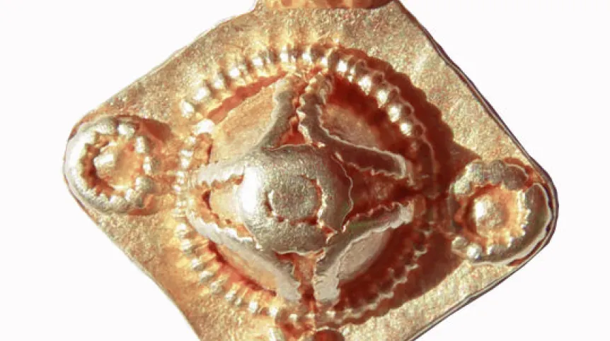 Gold pendant with south-eastern European references, found in recent years in the cave by treasure hunters. Photo by M. Rudnicki