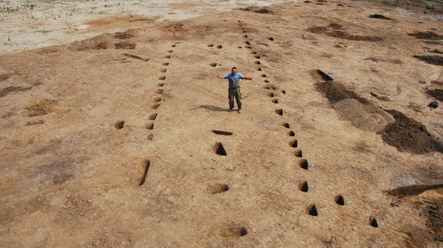 Dom słupowy społeczności kultury amfor kulistych. Fot. T. Murzyński
