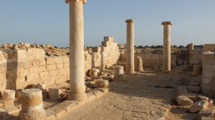 Dziedziniec rzymskich łaźni w Marina el-Alamein. Fot. R. Czerner