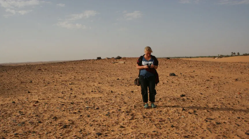 Dr. Dobiesława Bagińska checks GPS coordinates of the Hag Magid site. Photo by Dr. Krzysztof Grzymski