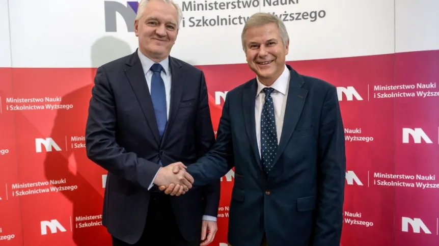 Deputy Prime Minister, Minister of Science and Higher Education Jarosław Gowin (L) and the new head of the National Centre for Research and Development Prof. Maciej Chorowski (R) during a press conference in Warsaw. Photo: PAP/ Marcin Obara 08.04.2016