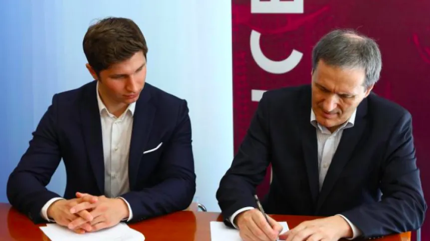 Photo by Rafał Guz; Warsaw, 30.07.2018; CEO and co-founder of ICEYE Rafał Modrzewski (L) and space program director at Creotech Instruments S.A. Jacek Kosiec (R) during a press conference on the launch of the first Polish-Finnish commercial observation satellite in 2018