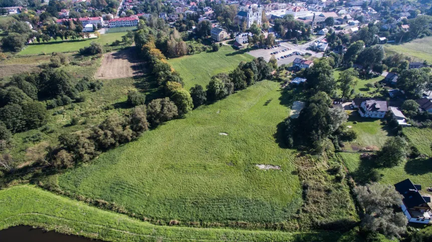 Zdjęcie lotnicze miejsca, gdzie niegdyś znajdował się zamek żelechowski (wykonane od strony zachodniej), Fot. Ł. Miechowicz.