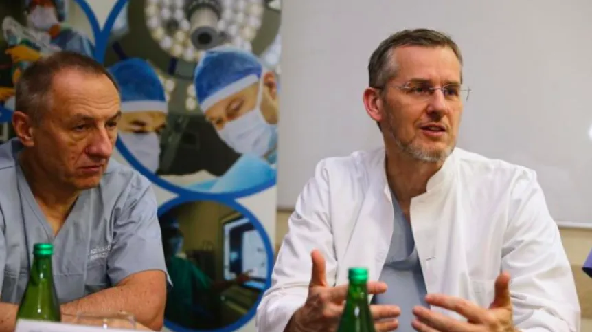 Prof. Wojciech Wojakowski, MD (P) and Prof. Andrzej Ochała, MD (L) during a press conference devoted to the use of virtual reality during heart valve implantation in the Upper Silesian Medical Centre in Katowice. Photo: Fot. PAP/Andrzej Grygiel 27.11.2018