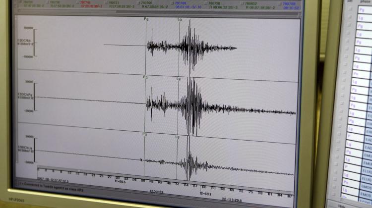 Madryt, Hiszpania, 12.08.07. Sejsmograf w Madrycie zarejestrował 12 bm. lekkie trzęsienie ziemi, jakie nawiedziło w niedzielę 12 bm. środkową Hiszpanię. Wstrząsy o sile 4,7 stopni w skali Richtera odczuwalne były w mieście Ciudad Real i w Madrycie. (teb)  PAP/  EPA/J.L. Pino