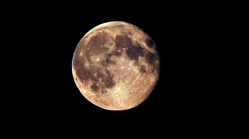 Pełnia księżyca. Fot. PAP/Marcin Bielecki 11.08.2014