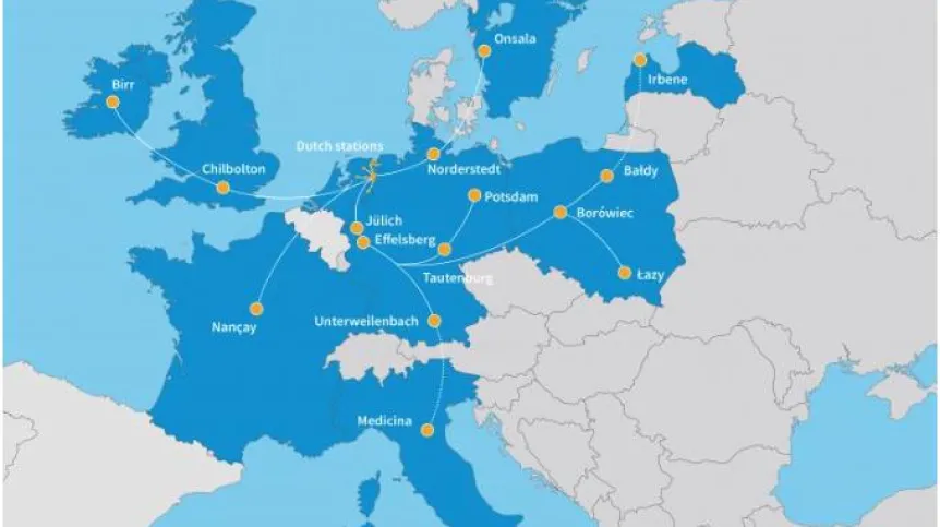 Fot: Europejska sieć interferometru LOFAR (stacje we Włoszech i na Łotwie jeszcze nie są otwarte). Źródło: POLFARO