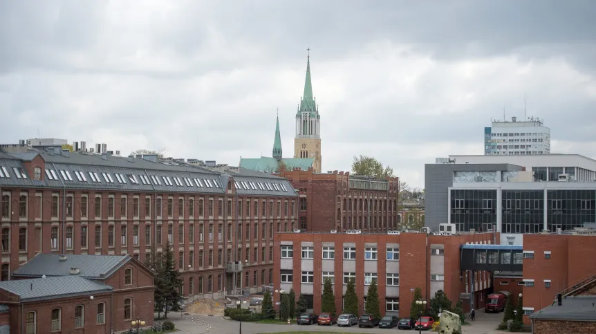 Łódź, 20.04.2016. Kampus Politechniki Łódzkiej pomiędzy ul. Wólczańską i al. Politechniki 20 bm. w Łodzi. (gm/nlat) PAP/Grzegorz Michałowski