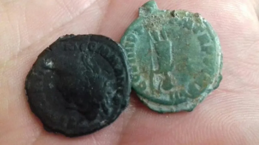 Counterfeit denarii found in Ukraine; a copper alloy was used probably instead of silver. Now, researchers will perform physicochemical tests to confirm their composition, photo: Kyrylo Myzgin.