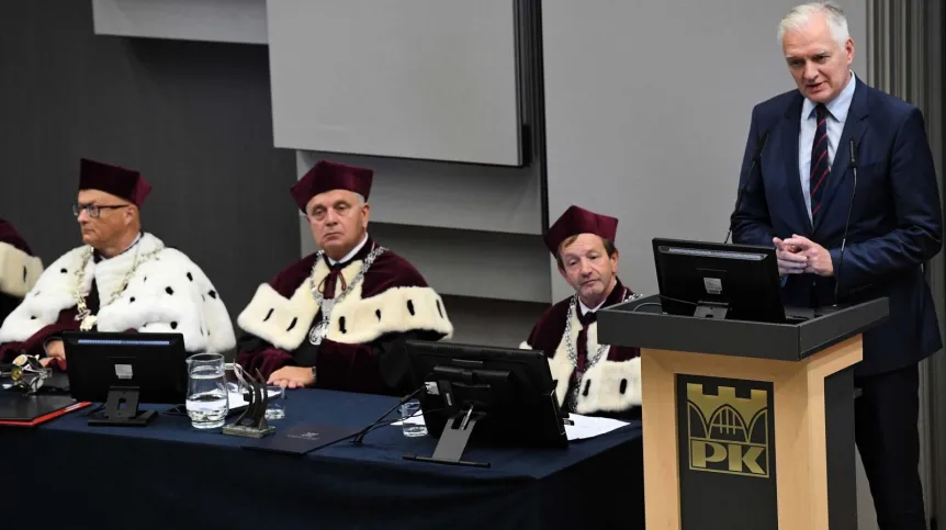 Wicepremier, minister nauki i szkolnictwa wyższego Jarosław Gowin (P) podczas inauguracji roku akademickiego na Politechnice Krakowskiej. PAP/Jacek Bednarczyk 03.10.2019