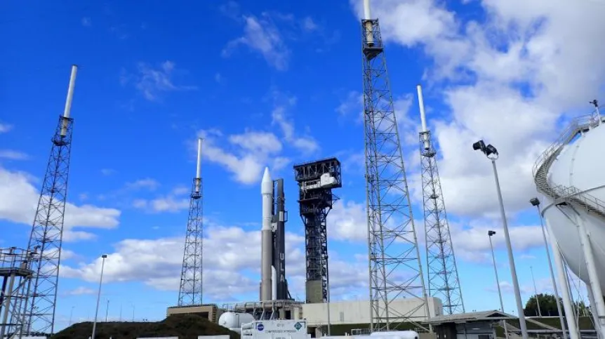 Rocket with Solar Orbiter on the launch pad, credit: Paweł Wernicki PAP