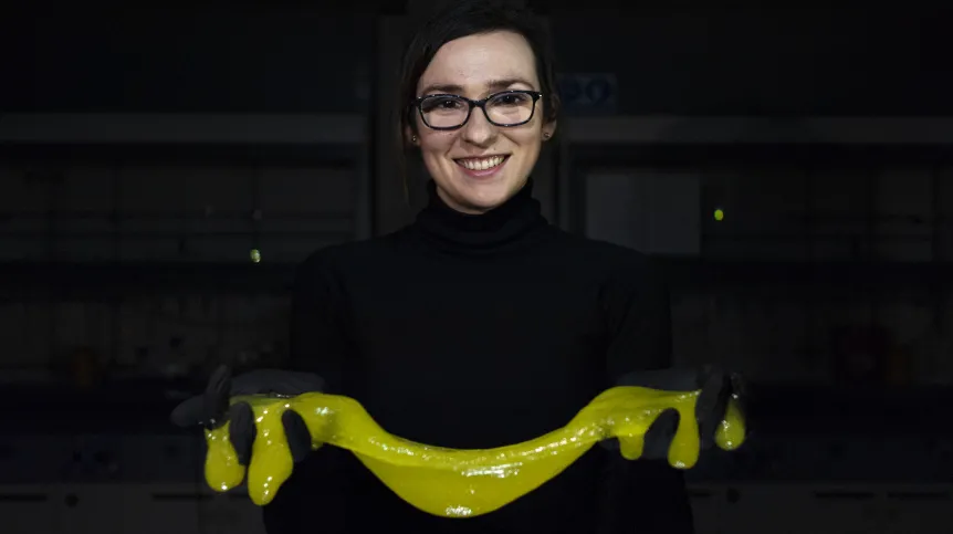 Sometimes the results of the experiment surprise the researchers themselves – says Dr. Karina Kwapiszewska. (Source: IPC PAS, Grzegorz Krzyzewski)