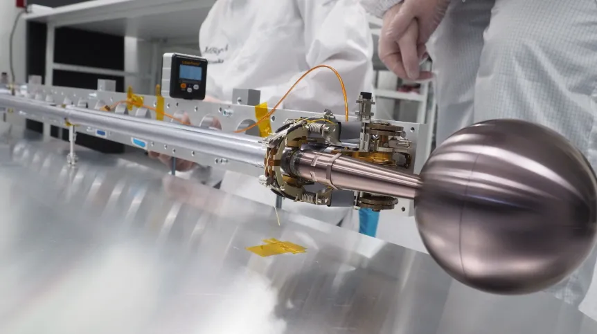 Testy wysięgników. Na pierwszym planie widoczna jedna z sond, fot. Astronika