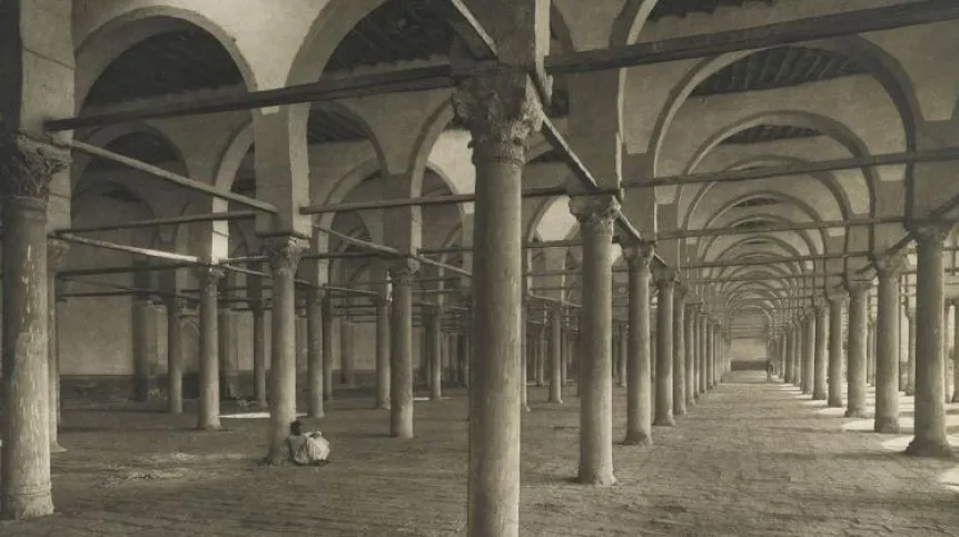 The mosque built by the conqueror of Egypt - Amr ibn al-As in the 7th century in today's Old Cairo. As a result of numerous reconstructions, today not much is left of the original structure; a photo from the late 19th century, by Junghaendel, R. M., Brooklyn Museum, public domain.