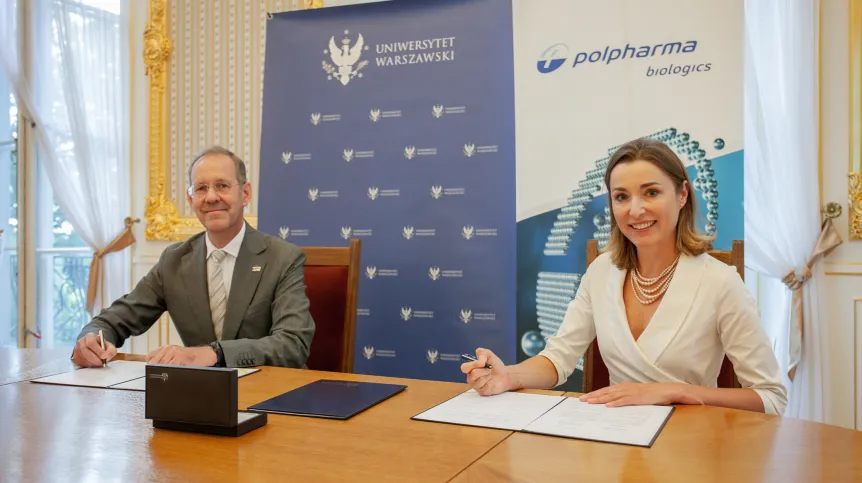 Prof. Marcin Pałys, rektor Uniwersytetu Warszawskiego oraz Agnieszka Kosowska, dyrektor ds. prawnych i relacji zewnętrznych Polpharma Biologics; fot. materiały prasowe
