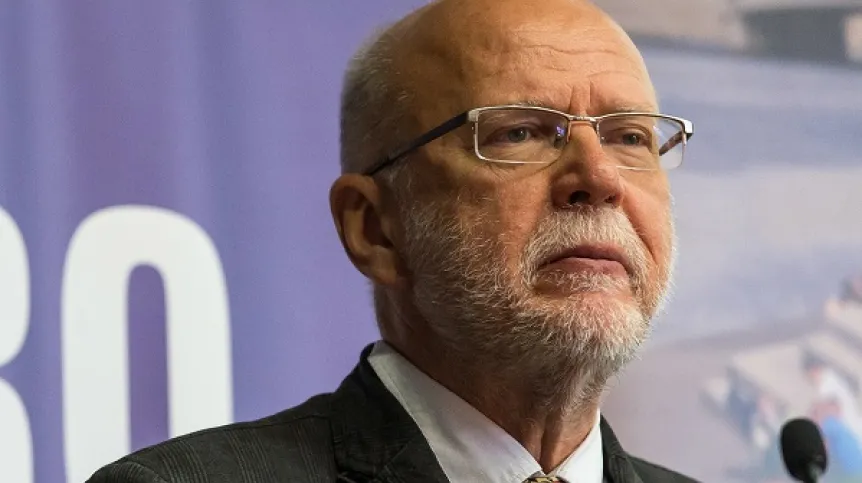 Wrocław, 10.10.2017. Prof. Zbigniew Kundzewicz podczas konferencji na temat udziału miasta w staraniach o tytuł Zielonej Stolicy Europy 2020, 10 bm. (kru) PAP/Maciej Kulczyński