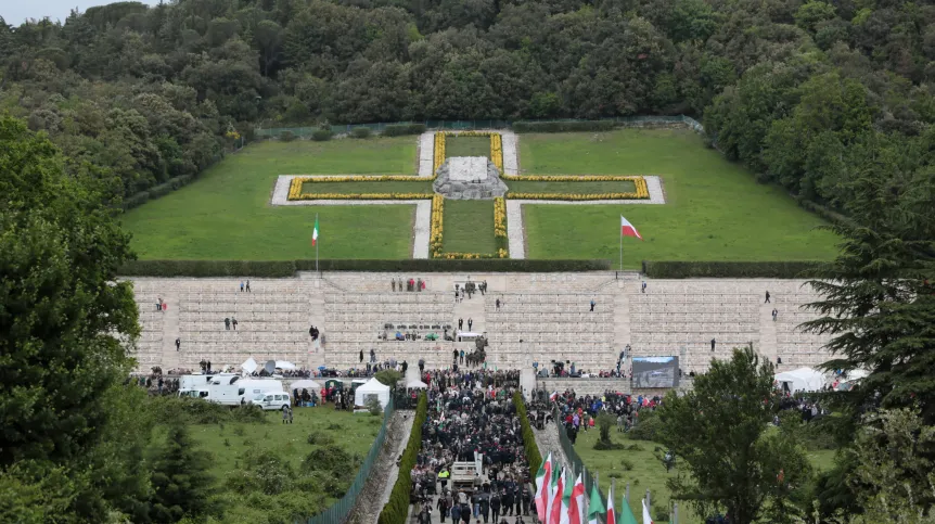 Monte Cassino, Włochy, 18.05.2019. Przygotowania do uroczystości upamiętniających 75. rocznicę zakończenia bitwy, 18 bm. na polskim Cmentarzu Wojennym na Monte Cassino. (pkus) PAP/Leszek Szymański