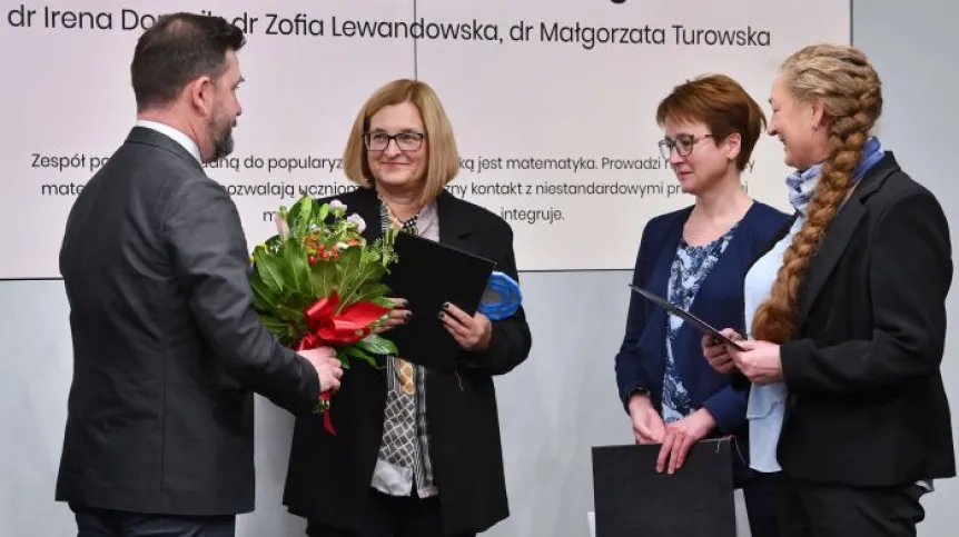 3.12.2021  PAP/Radek Pietruszka