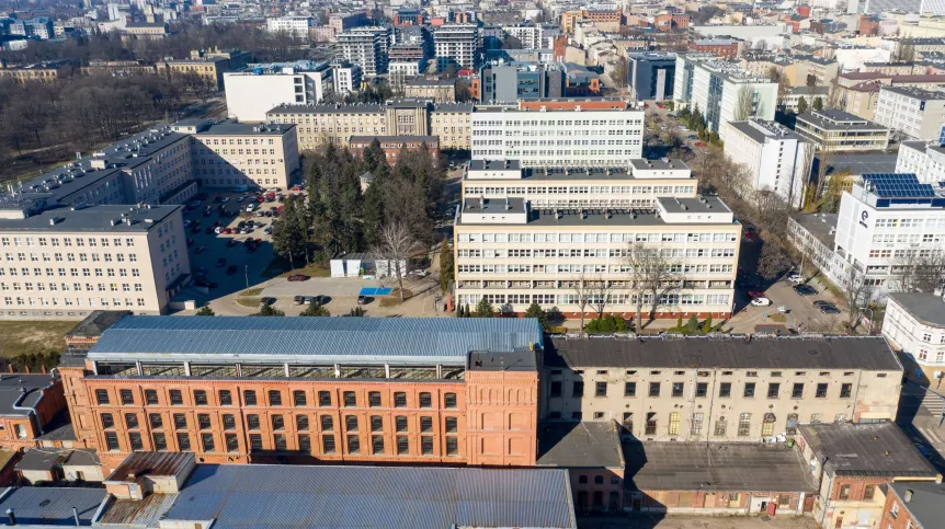 Łódź, 03.03.2021. Kampus A Politechniki Łódzkiej widziany z drona w Łodzi. PAP/Grzegorz Michałowski