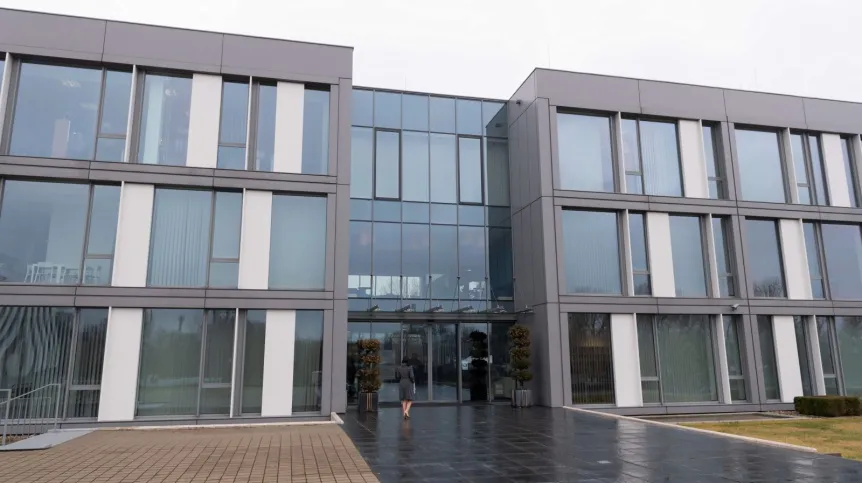 04.02.2022. Siedziba Poznańskiego Centrum Superkomputerowo-Sieciowym, w którym 4 bm. odbyła się uroczystość uruchomienia IBM Quantum Hub, pierwszego w Europie Środkowo-Wschodniej hubu obliczeń kwantowych. PAP/Jakub Kaczmarczyk