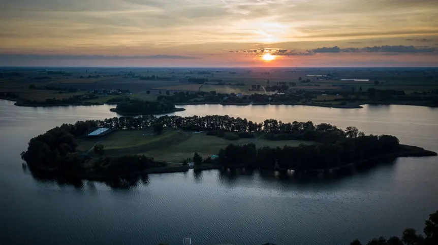 Ostrów Lednicki, 20.09.2020. Lake Lednica. PAP/Kalbar Archive