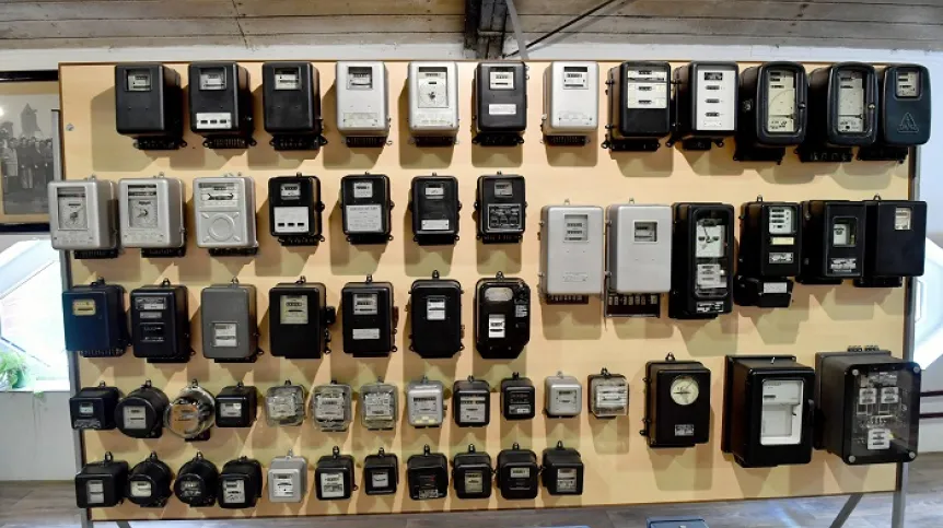 Maszewo, 07.08.2020. Exhibits collected at an exhibition by enthusiasts, including old electricity meters. The oldest exhibit is the meter made in 1910. The collection includes meters from Hungary, the Czech Republic, Germany and the former USSR (olm) PAP/Marcin Bielecki