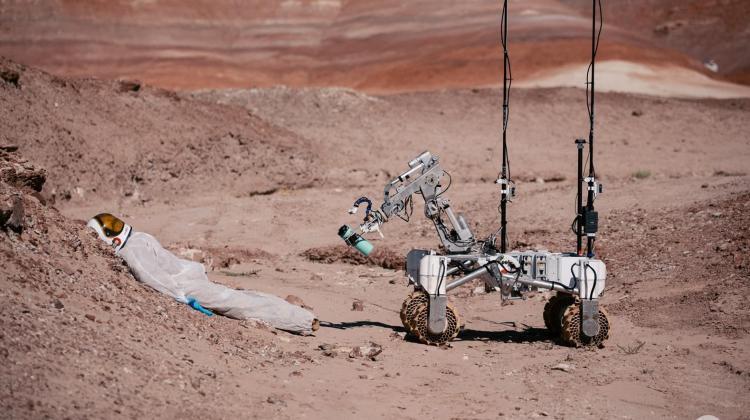 The functionalities of the Martian rover are similar to those of robots that work in dangerous environments, for example searching for victims of disasters. Credit: Maciej Talar KSAF AGH