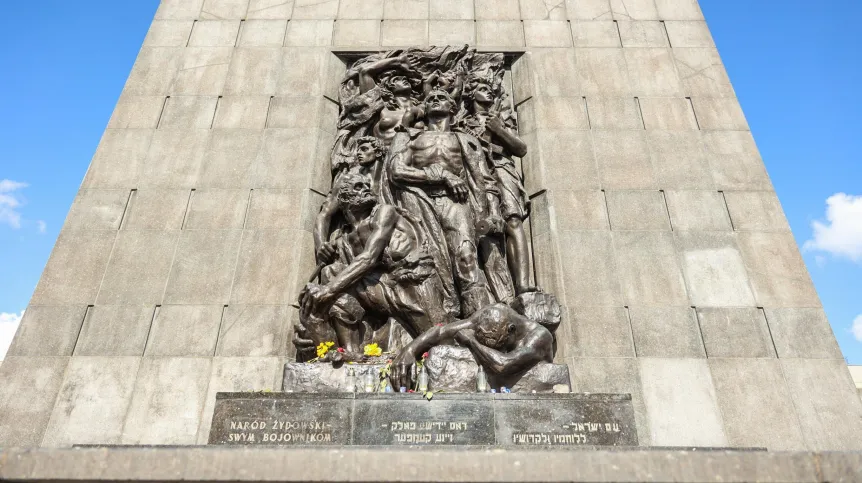 14.04.2023. Pomnik Bohaterów Getta na warszawskim Muranowie. PAP/Szymon Pulcyn