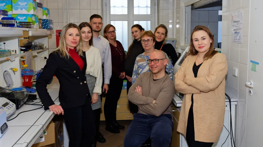 Photo from Z. Piotrowska-Seget's archive. From left: Magdalena Noszczyńska, Iryna Bodnaruk, Piotr Siupka, Katarzyna Kasperkiewicz, Monika Malicka, Zofia Piotrowska-Seget, Małgorzata Rudnica, lower row: Franco Magurno and Małgorzata Pawlik