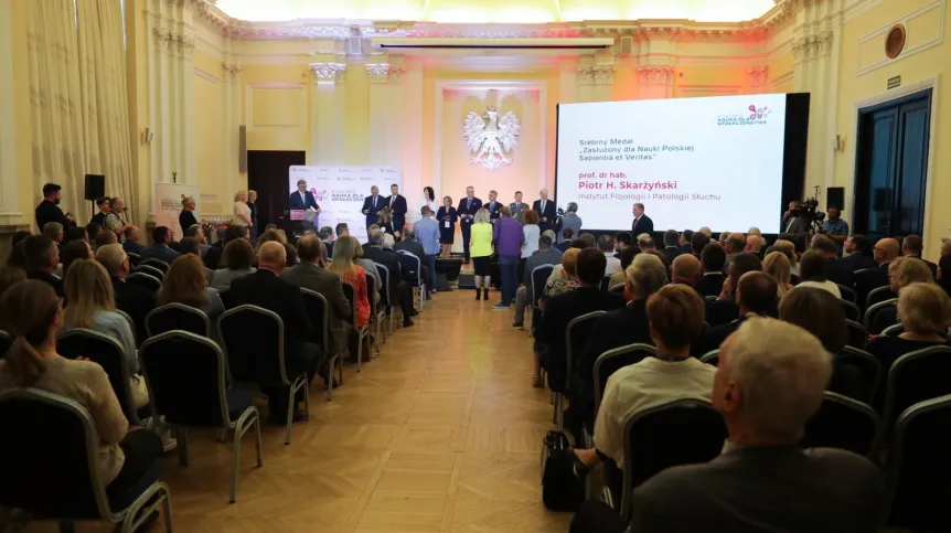 05.06.2023. Kongres "Nauka dla Społeczeństwa", organizowany m.in. przez Radę Główną Instytutów Badawczych oraz Sieć Badawczą Łukasiewicz, 5 bm. na Politechnice Warszawskiej. PAP/Albert Zawada