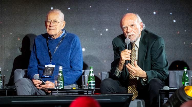 20.02.2023. Nobel laureates James Peebles (L) and Barry Barish (R) during a panel discussion at the World Copernican Congress in Toruń. PAP/Tytus Żmijewski