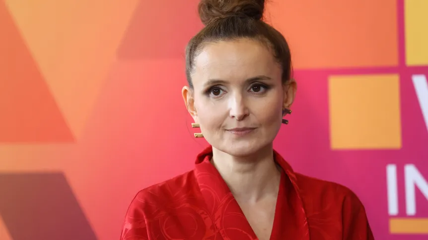 14.06.2023. Prezes Fundacji Edukacyjnej Perspektywy Bianka Siwińska podczas otwarcia konferencji "Perspektywy Women in Tech Summit 2023", 14 bm. w Centrum EXPO XXI w Warszawie. PAP/Rafał Guz