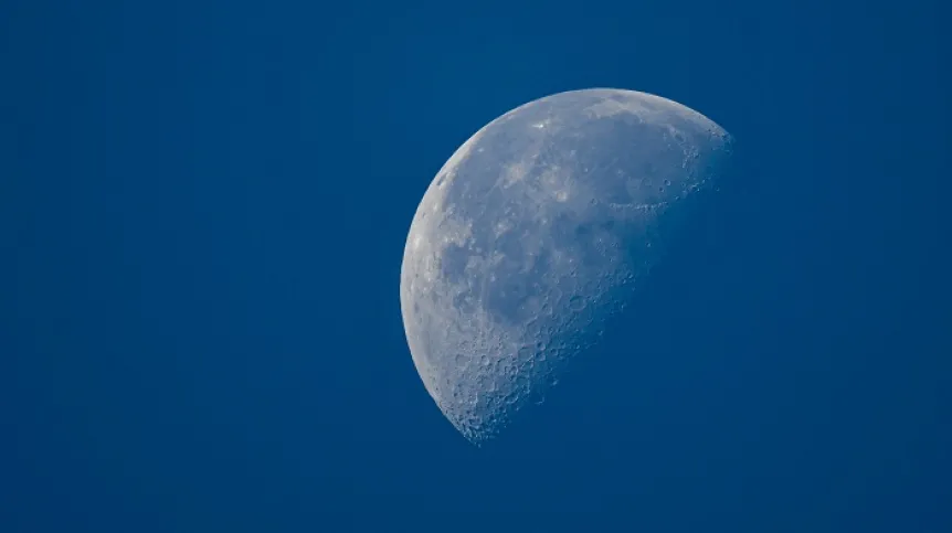 Starzawa, 06.09.2023. The Moon seen in the morning. PAP/Darek Delmanowicz