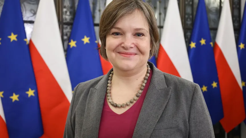  14.01.2025. Zastępca szefa Kancelarii Senatu Rzeczypospolitej Polskiej Karolina Zioło-Pużuk podczas konferencji prasowej w sprawie ogłoszenia nowego kierownictwa w Ministerstwie Nauki i Szkolnictwa Wyższego, 14 bm. w Sejmie w Warszawie. Poseł Marcin Kulasek został zarekomendowany przez Lewicę na stanowisko nowego ministra nauki i szkolnictwa wyższego, a na jego zastępczynię Karolinę Zioło-Pużuk. (az/awol) PAP/Albert Zawada