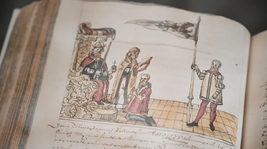 08.04.2025. Wystawa rocznicowa pt. „Hołd 500. Historia – Kultura – Pamięć” w Muzeum Zamkowym w Malborku, 8 bm. 500 lat temu – 8 kwietnia 1525 – doszło do podpisania traktatu krakowskiego, na mocy którego dokonano sekularyzacji państwa zakonu krzyżackiego w Prusach. Słynny „Hołd pruski” dokonał się dwa dni później – 10 kwietnia na krakowskim rynku. Albrecht Hohenzollern, ostatni wielki mistrz Zakonu w Prusach, złożył przysięgę wierności królowi polskiemu Zygmuntowi I Staremu. PAP/Adam Warżawa