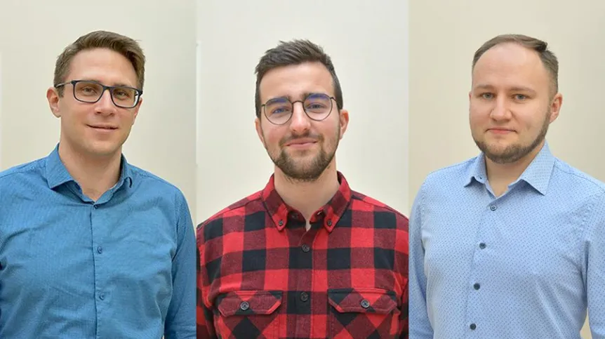 Zdjęcie zespołu badawczego: (od lewej) dr Grzegorz Bury, dr Radosław Zajdel i prof. Krzysztof Sośnica. Fot. materiały prasowe.