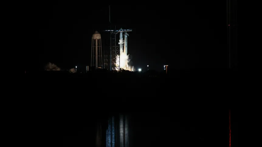 Florida, June 25, 2025. The Falcon 9 rocket with the Crew Dragon capsule lifts off from NASA’s Kennedy Space Center at Cape Canaveral, Florida, as part of the Axiom-4 mission. The rocket is carrying four astronauts, including Poland’s Sławosz Uznański-Wiśniewski, to the International Space Station (ISS). (amb) PAP/Leszek Szymański