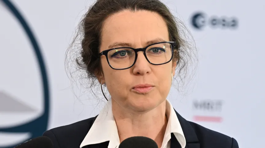 25.06.2025. Prezes Polskiej Agencji Kosmicznej dr Marta Ewa Wachowicz na briefingu prasowym w Centrum Nauki Kopernik w Warszawie po starcie z Przylądka Canaveral na Florydzie misji Axiom-4 z polskim astronautą Sławoszem Uznańskim-Wiśniewskim, 25 bm. Kapsuła Crew Dragon zabrała czwórkę astronautów na Międzynarodową Stację Kosmiczną (ISS). (amb) PAP/Radek Pietruszka