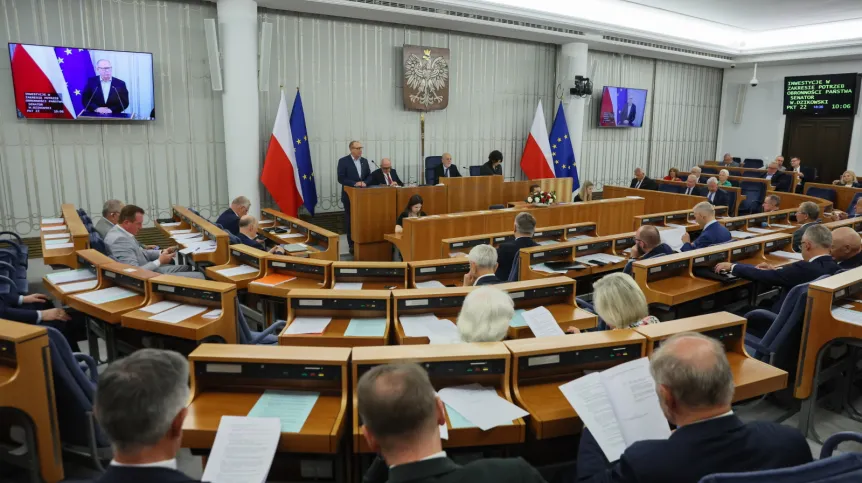 17.07.2025. Senatorowie na sali obrad Senatu w Warszawie. PAP/Leszek Szymański