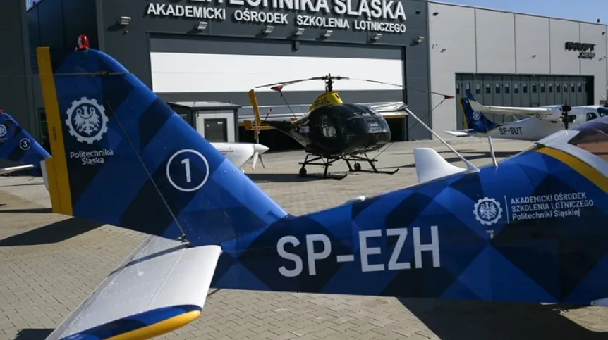 Hangar lotniczy Politechniki Śląskiej (aldg) PAP/Zbigniew Meissner