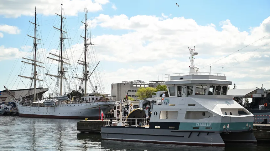 Gdynia, 22.05.2026. Chrzest katamaranu Cumulus w Gdyni, 22 bm. Jest to jednostka badawczo-serwisowa przeznaczona do obsługi morskiego systemu pomiarowego na Morzu Bałtyckim. PAP/Adam Warżawa