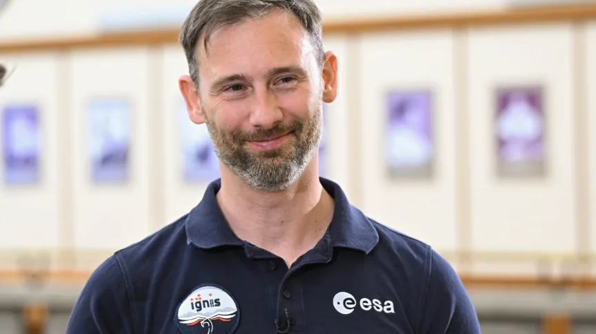 25.06.2026. Astronauta ESA Sławosz Uznański-Wiśniewski podczas konferencji naukowej „Ekosystem kosmiczny rok po misji IGNIS” z okazji pierwszej rocznicy lotu na Międzynarodową Stację Kosmiczną, 25 bm. w Szkole Głównej Handlowej w Warszawie. (mr) PAP/Radek Pietruszka