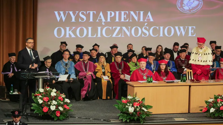 Olsztyn, 02.10.2026. Minister nauki i szkolnictwa wyższego Marcin Kulasek (L) podczas inauguracji roku akademickiego 2026/27 na Uniwersytecie Warmińsko-Mazurskim w Olsztynie, 2 bm. (aldg) PAP/Tomasz Waszczuk
