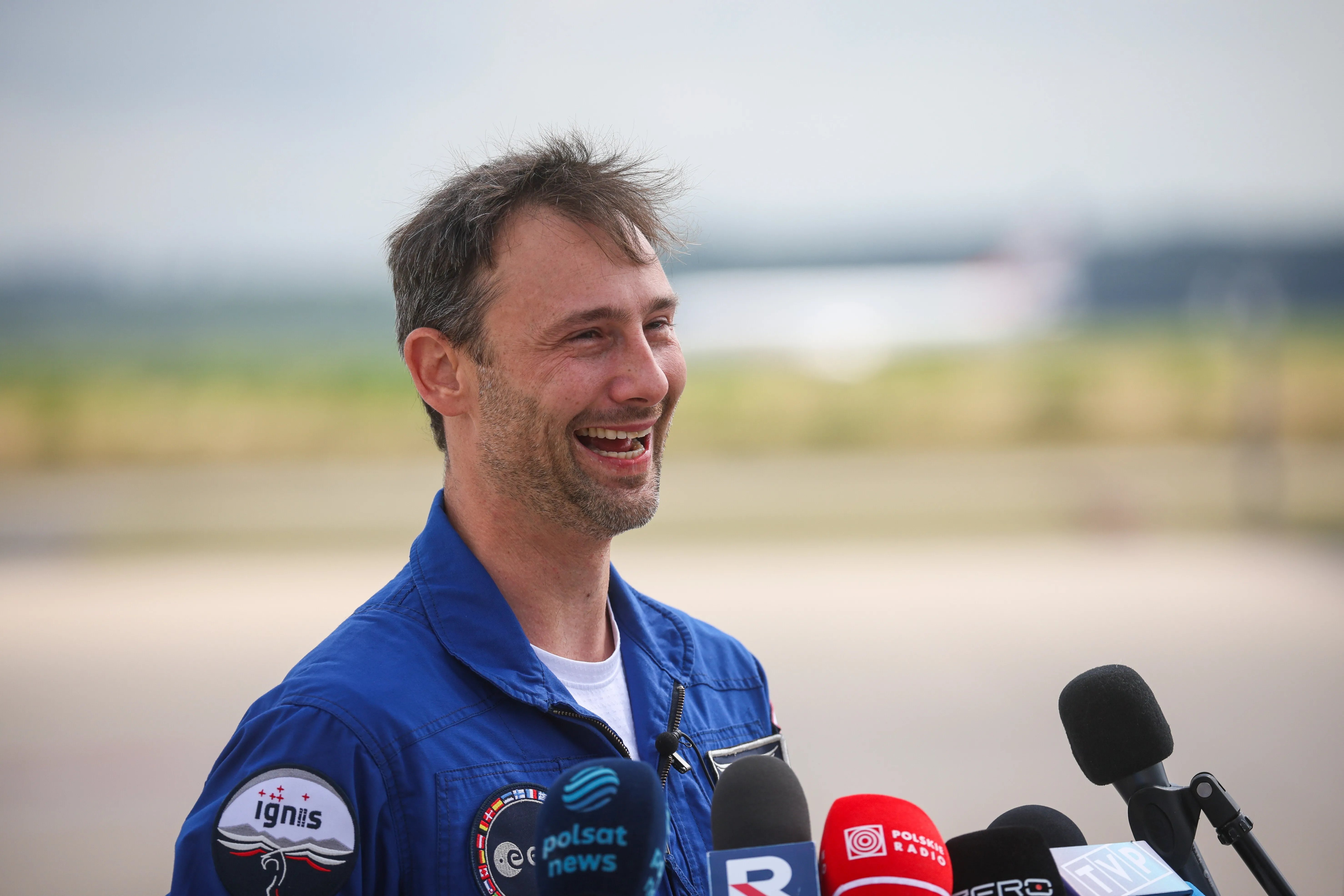 Cologne, July 16, 2025. Polish Axiom-4 crew member Sławosz Uznański-Wiśniewski, after landing at Cologne airport. The Axiom-4 mission&#039;s Crew Dragon spacecraft, carrying four astronauts, returned to Earth from Earth orbit, where it had docked with the International Space Station (ISS) for nearly two weeks. (jm) PAP/Leszek Szymański
