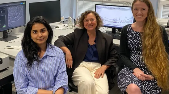 The authors of the new method: Hafsa Gulzar and Professor Grażyna Ptak (Małopolska Centre of Biotechnology, Jagiellonian University) and Joanna Depciuch-Czarny, PhD (Institute of Nuclear Physics, Polish Academy of Sciences). Source: Jagiellonian University.