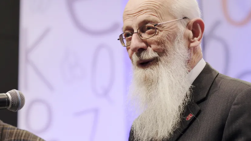 Językoznawca  prof. Walery Pisarek. Fot. PAP/Andrzej Grygiel 16.10.2016