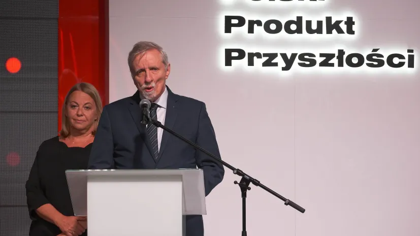 Warszawa, 16.06.2021. Prezes PARP Małgorzata Oleszczuk (L) i Dyrektor Narodowego Centrum Badań i Rozwoju Wojciech Kamieniecki (P) podczas gali ogłoszenia laureatów Polskiego Produktu Przyszłości w Centrum Praskim Koneser w Warszawie, 16 bm. Wydarzenie jest organizowane przez Polską Agencję Rozwoju Przedsiębiorczości oraz Narodowe Centrum Badań i Rozwoju. (mr) PAP/Mateusz Marek