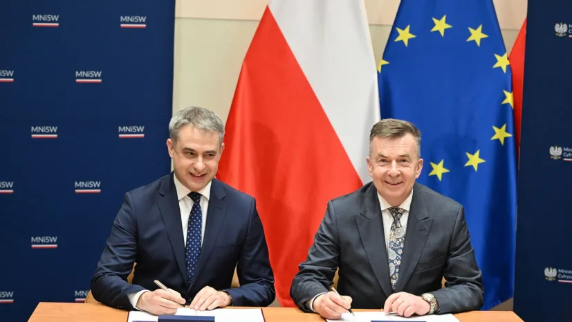 20.03.2024. Minister nauki i szkolnictwa wyższego Dariusz Wieczorek (P) i wicepremier, minister cyfryzacji Krzysztof Gawkowski (L) podczas konferencji prasowej dotyczącej wspólnego podpisania Quantum Pact w imieniu Rzeczpospolitej Polskiej, 20 bm. w siedzibie Ministerstwa Nauki i Szkolnictwa Wyższego w Warszawie. Quantum Pact to Europejska Deklaracja dotycząca Technologii Kwantowych. PAP/Radek Pietruszka