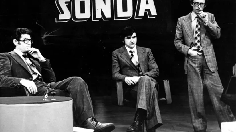 Polska 1979-01-23. Program &quot;Sondy&quot; - Muzyka i komputery. Nz: m.in. prowadzący Zdzisław Kamiński (L) i Andrzej Kurek (P). soa PAP/Edmund Radoch