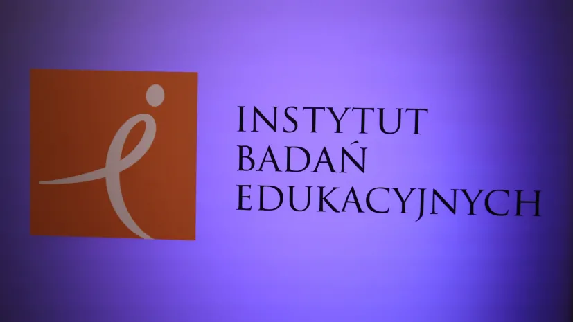 28.11.2023. Logo Instytutu Badań Edukacyjnych w Warszawie. PAP/Albert Zawada